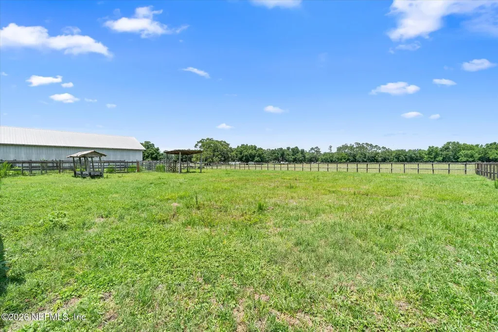 786 W River Road Palatka FL 32177