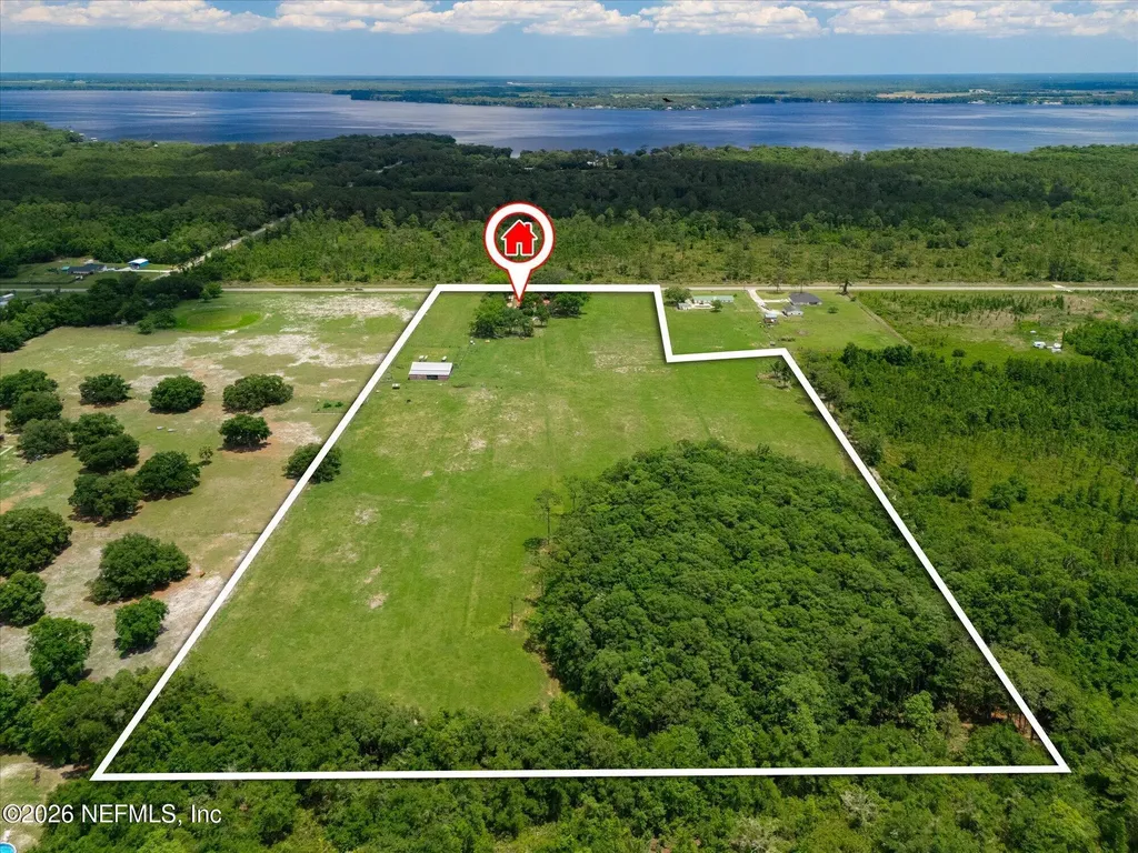 786 W River Road Palatka FL 32177