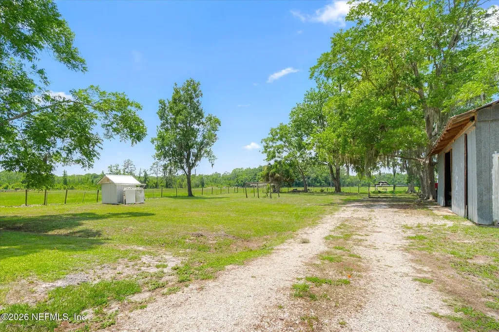 786 W River Road Palatka FL 32177