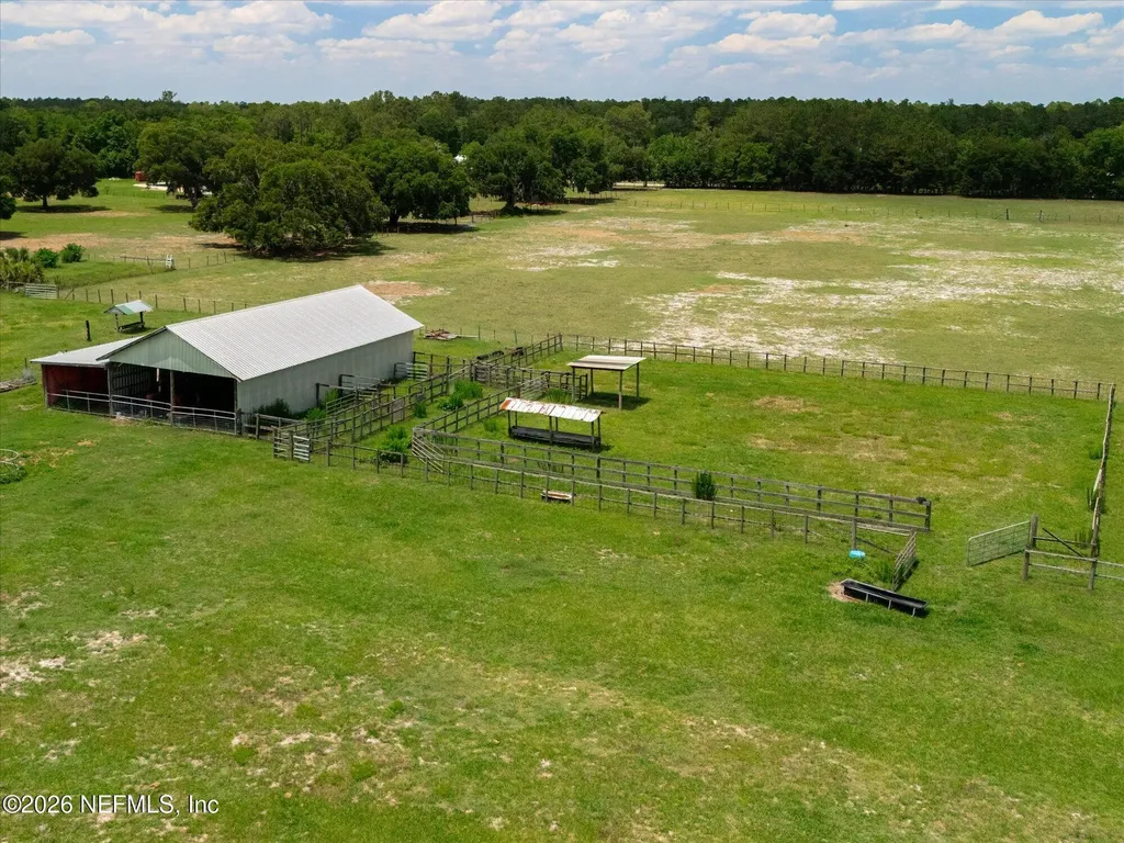 786 W River Road Palatka FL 32177