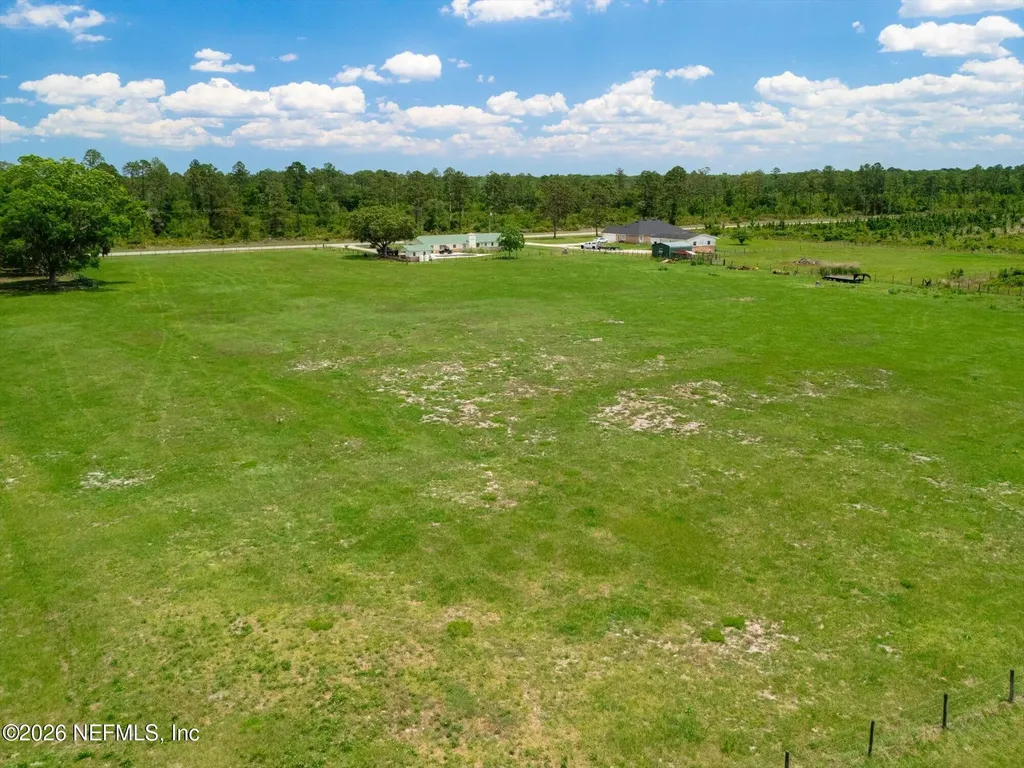 786 W River Road Palatka FL 32177