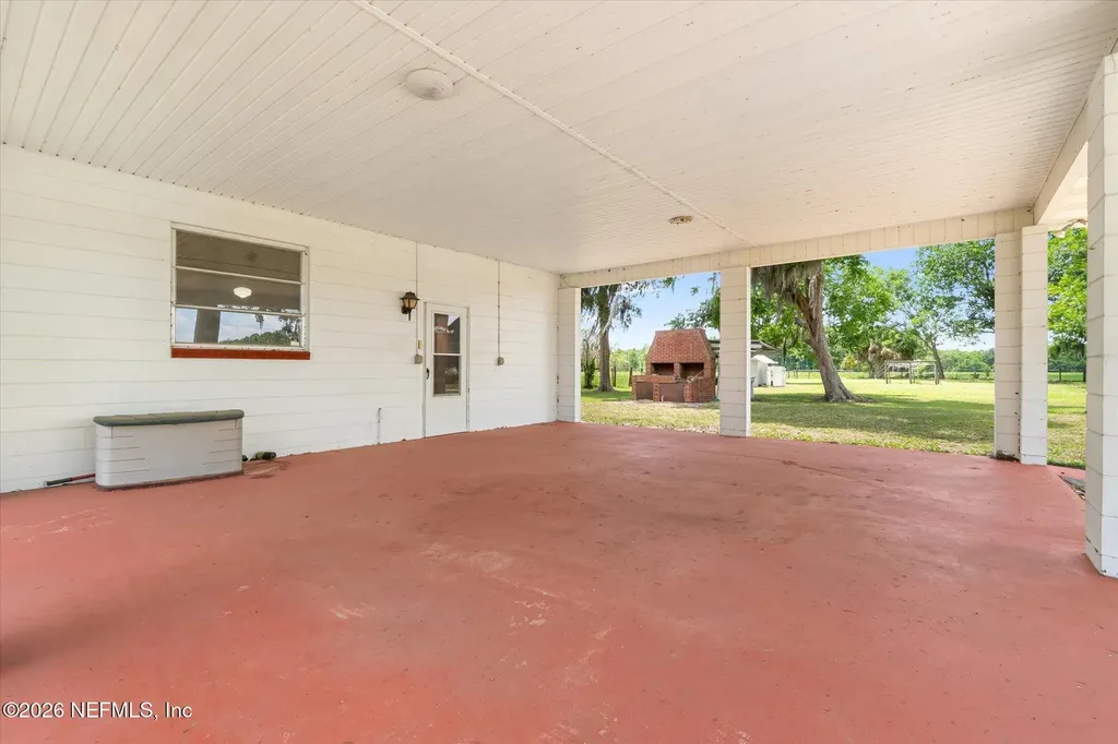786 W River Road Palatka FL 32177