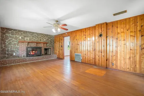 786 W River Road Palatka FL 32177