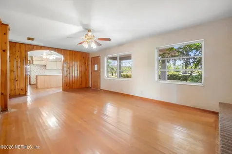 786 W River Road Palatka FL 32177