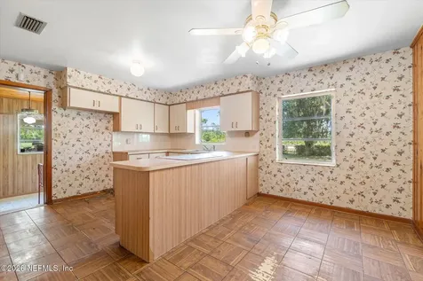 786 W River Road Palatka FL 32177