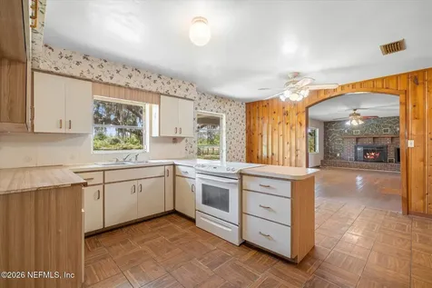 786 W River Road Palatka FL 32177