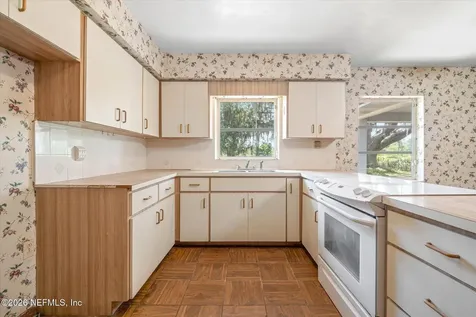 786 W River Road Palatka FL 32177