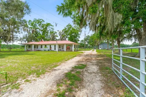 786 W River Road Palatka FL 32177