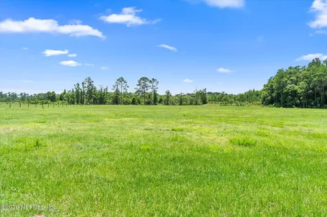 786 W River Road Palatka FL 32177