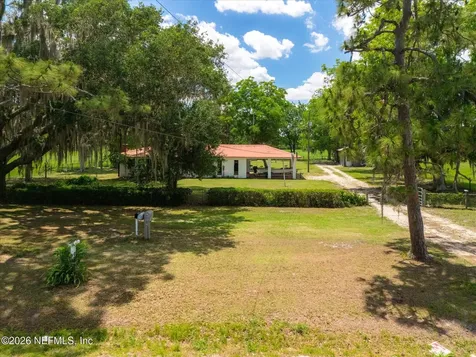 786 W River Road Palatka FL 32177