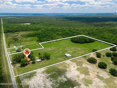 786 W River Road Palatka FL 32177