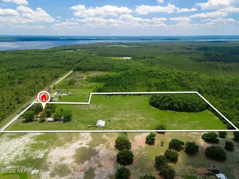 786 W River Road Palatka FL 32177