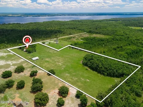 786 W River Road Palatka FL 32177