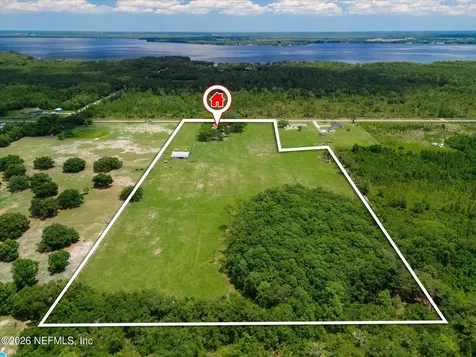 786 W River Road Palatka FL 32177
