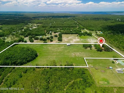786 W River Road Palatka FL 32177