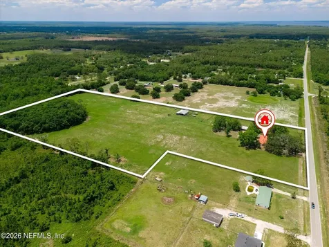 786 W River Road Palatka FL 32177