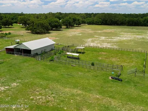 786 W River Road Palatka FL 32177