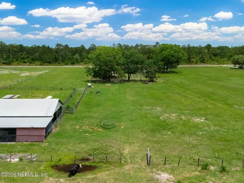 786 W River Road Palatka FL 32177