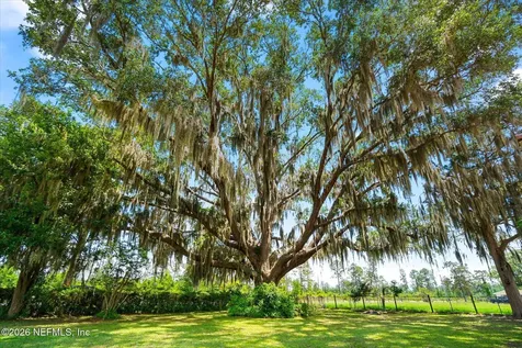 786 W River Road Palatka FL 32177