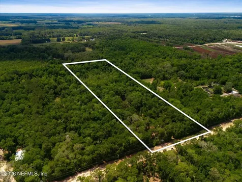 241 Indian Lakes Forest Road Florahome FL 32140