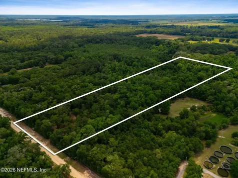 241 Indian Lakes Forest Road Florahome FL 32140