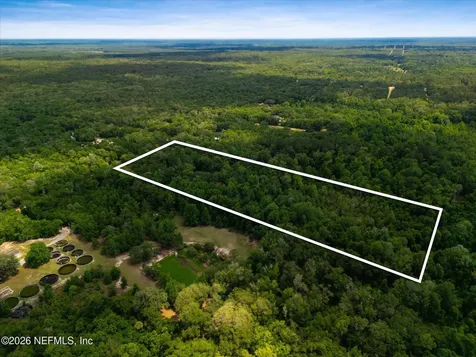 241 Indian Lakes Forest Road Florahome FL 32140