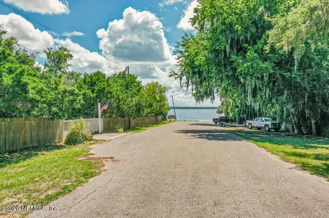 133 Magnolia Avenue E East Palatka FL 32131