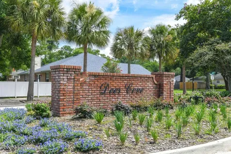 7596 Fawn Lake Drive N Jacksonville FL 32256