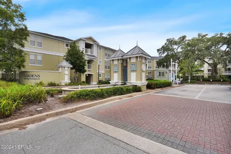 8290 Gate Parkway W Jacksonville FL 32216