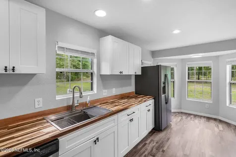 4160 Division Street Hastings FL 32145