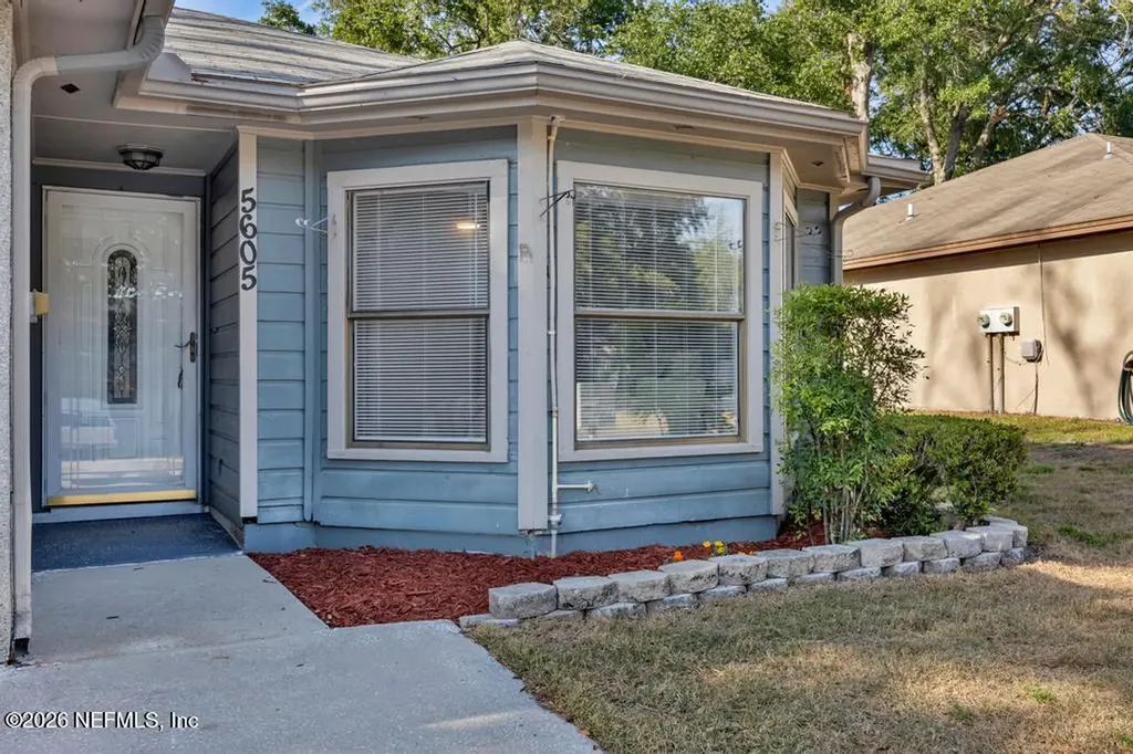 5605 Pinebay Circle N Jacksonville FL 32244