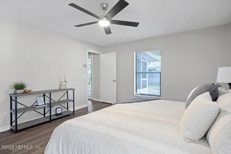 5605 Pinebay Circle N Jacksonville FL 32244