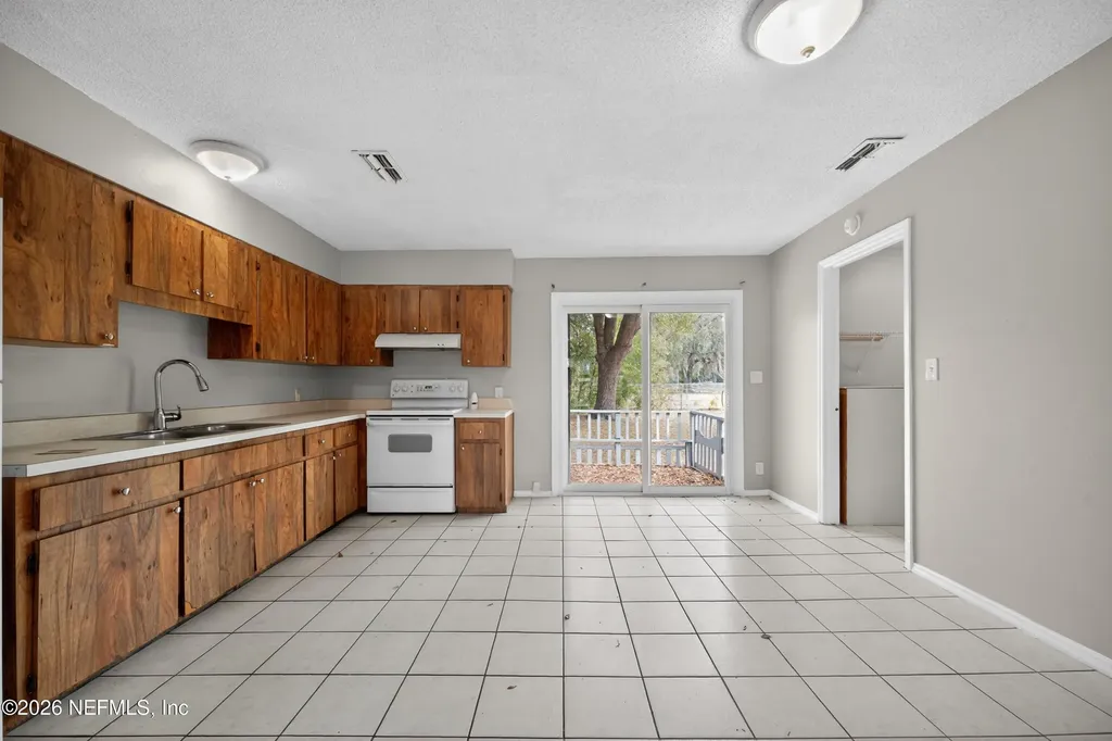 7807 Knoll Drive N Jacksonville FL 32221