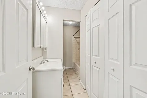 2483 Whispering Woods Boulevard Jacksonville FL 32246