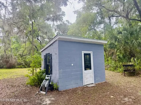 210 Pine Avenue Pomona Park FL 32181