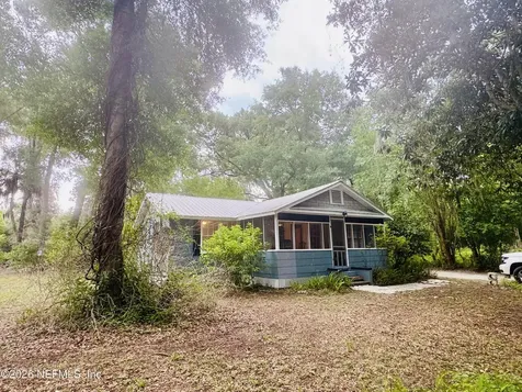 210 Pine Avenue Pomona Park FL 32181