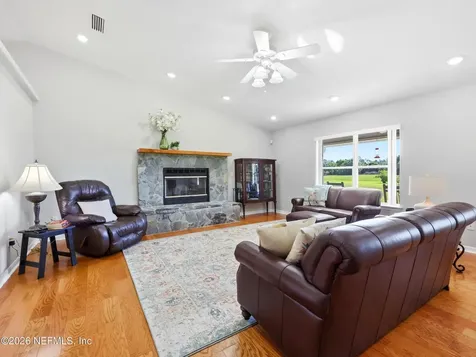 611 E State Road 100 San Mateo FL 32187