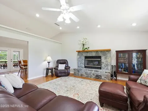 611 E State Road 100 San Mateo FL 32187