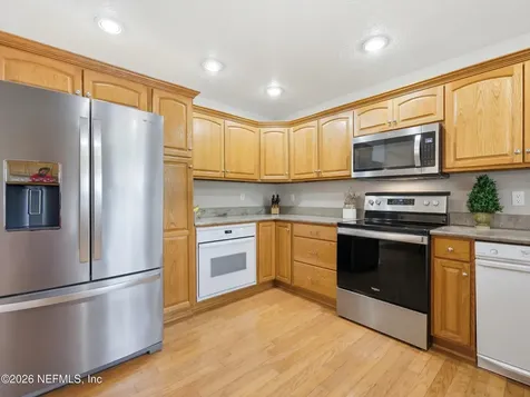 611 E State Road 100 San Mateo FL 32187