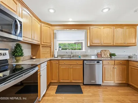 611 E State Road 100 San Mateo FL 32187