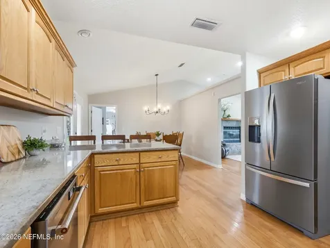 611 E State Road 100 San Mateo FL 32187