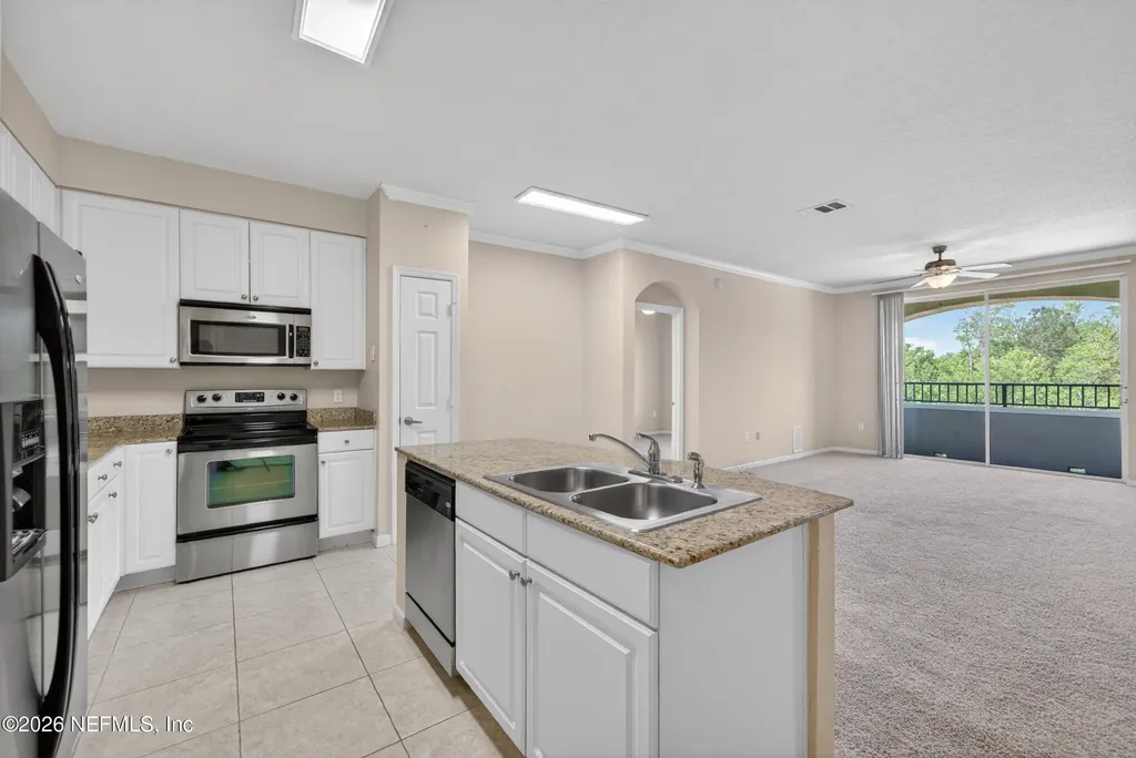 8539 Gate Parkway W Jacksonville FL 32216