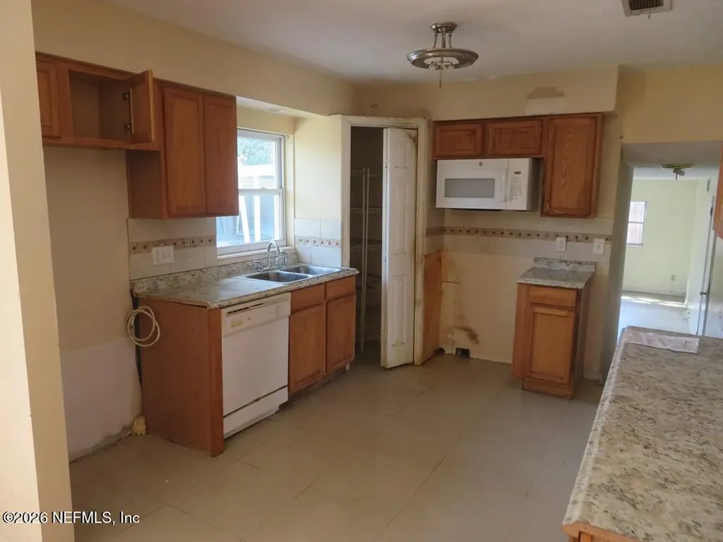 5932 Jaguar Drive W Jacksonville FL 32244