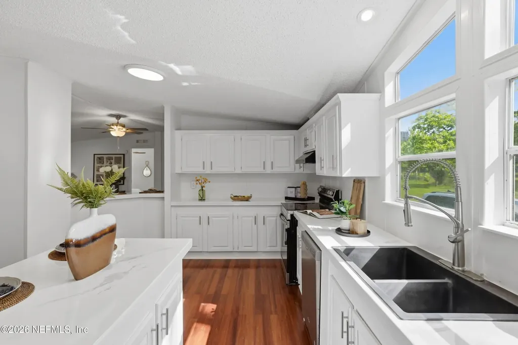 138 Thomas Avenue Jacksonville FL 32218