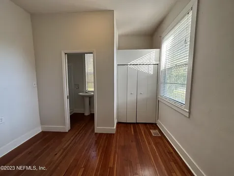1824 Perry Place Jacksonville FL 32207