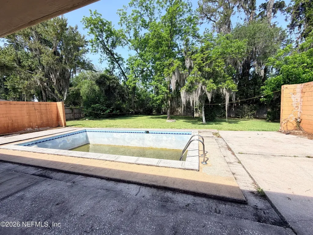 1806 Memory Lane Jacksonville FL 32210