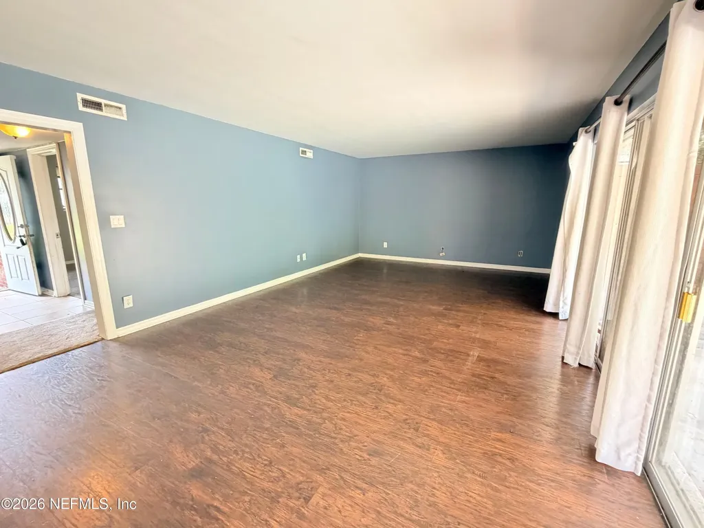 1806 Memory Lane Jacksonville FL 32210
