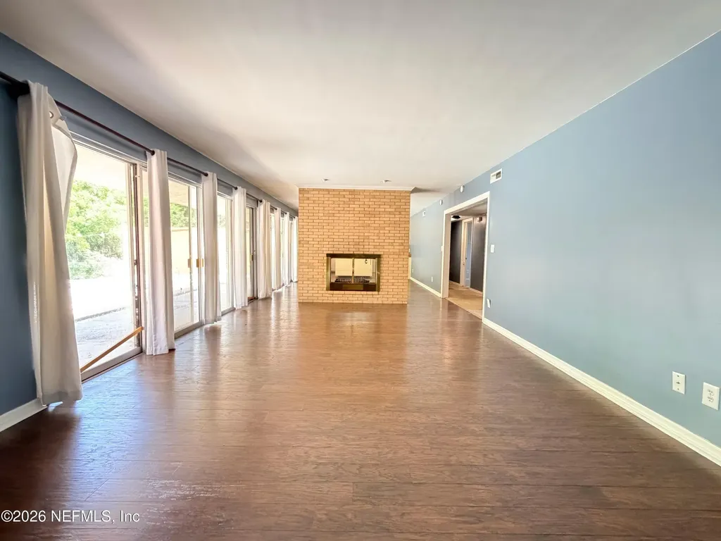 1806 Memory Lane Jacksonville FL 32210