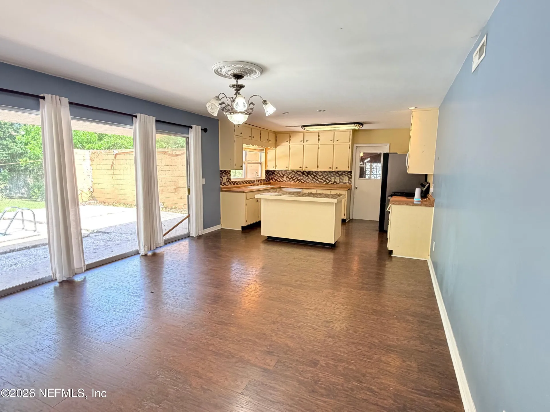 1806 Memory Lane Jacksonville FL 32210