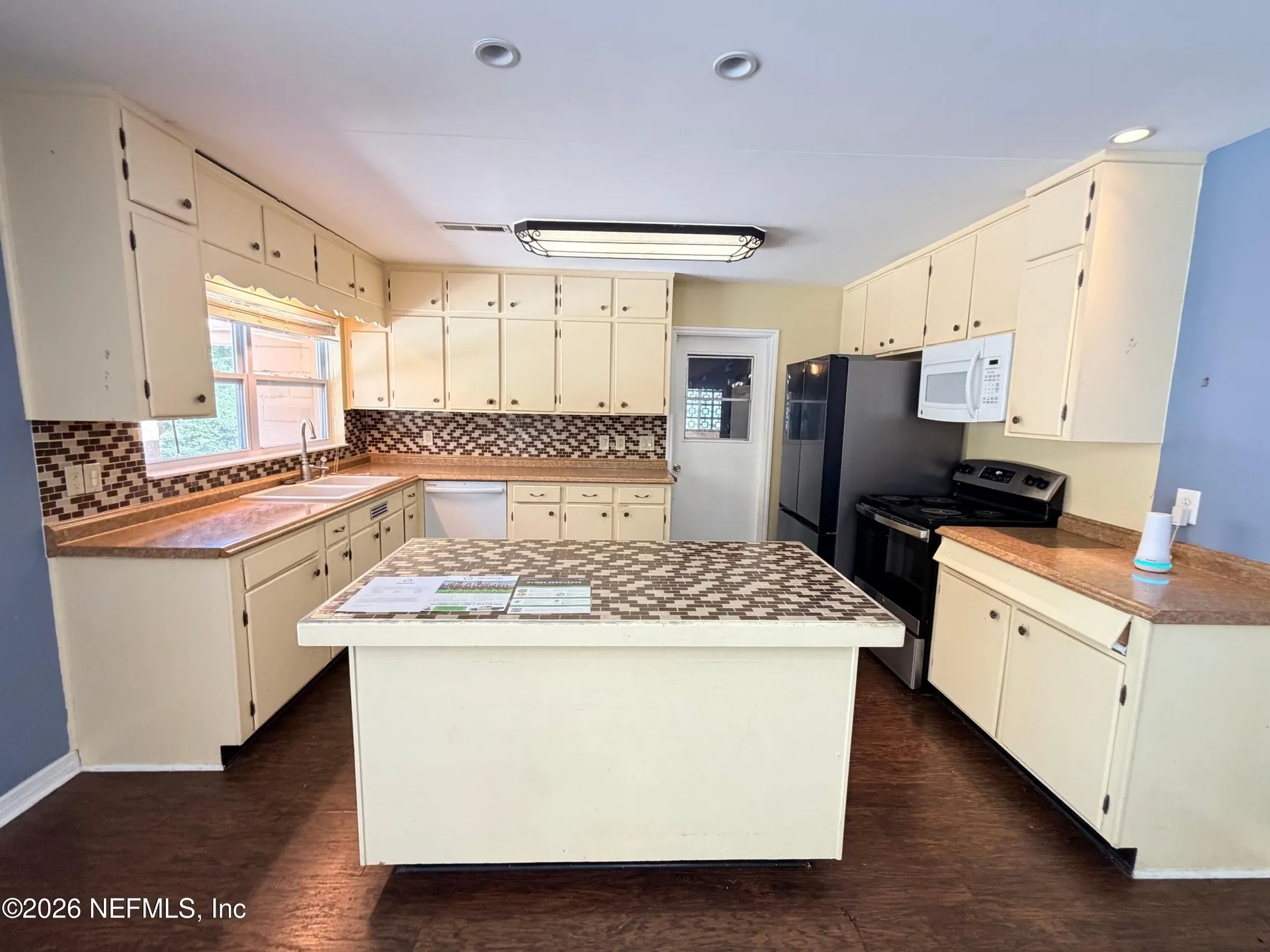 1806 Memory Lane Jacksonville FL 32210